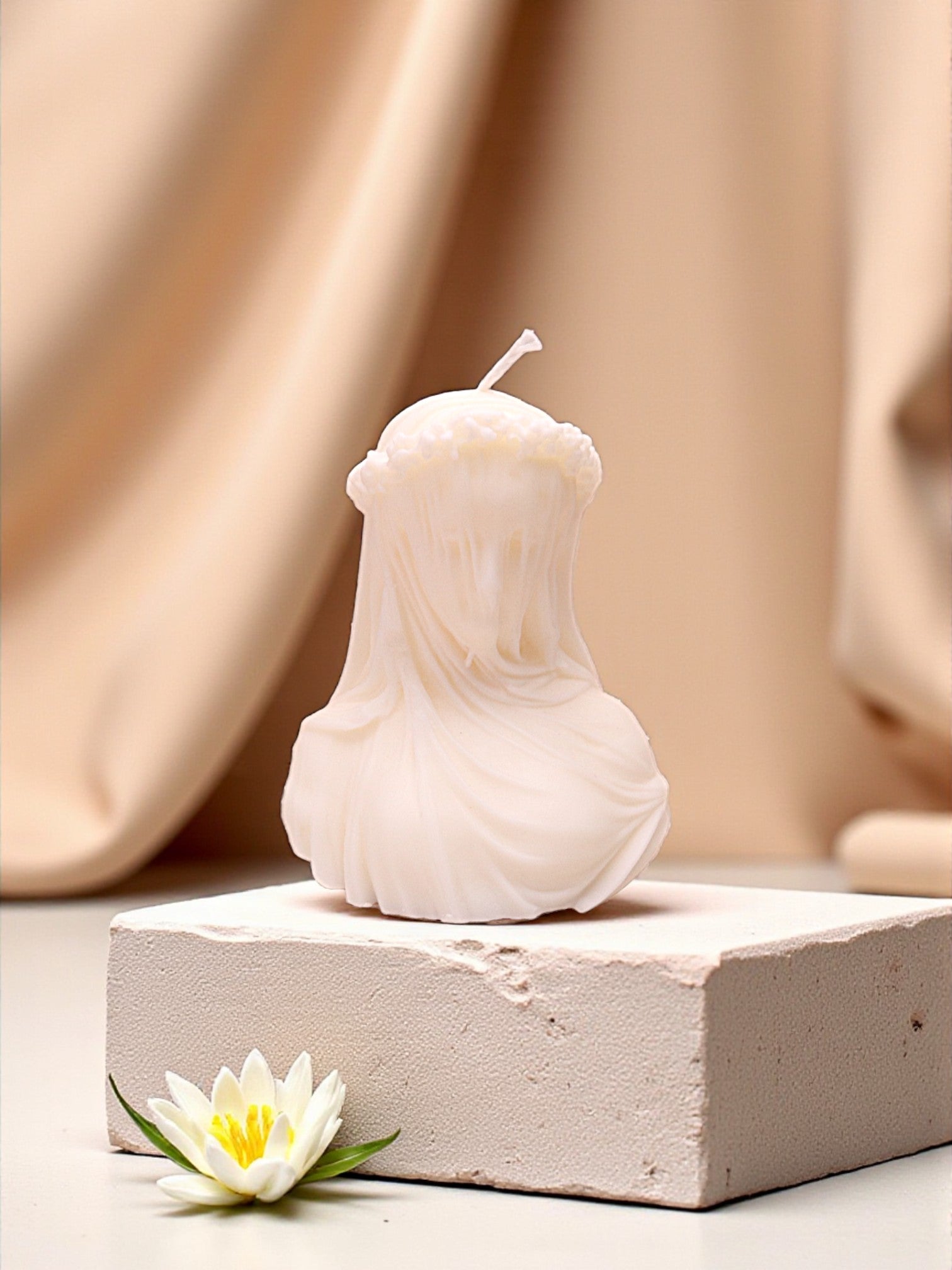 ARIA - VEILED LADY