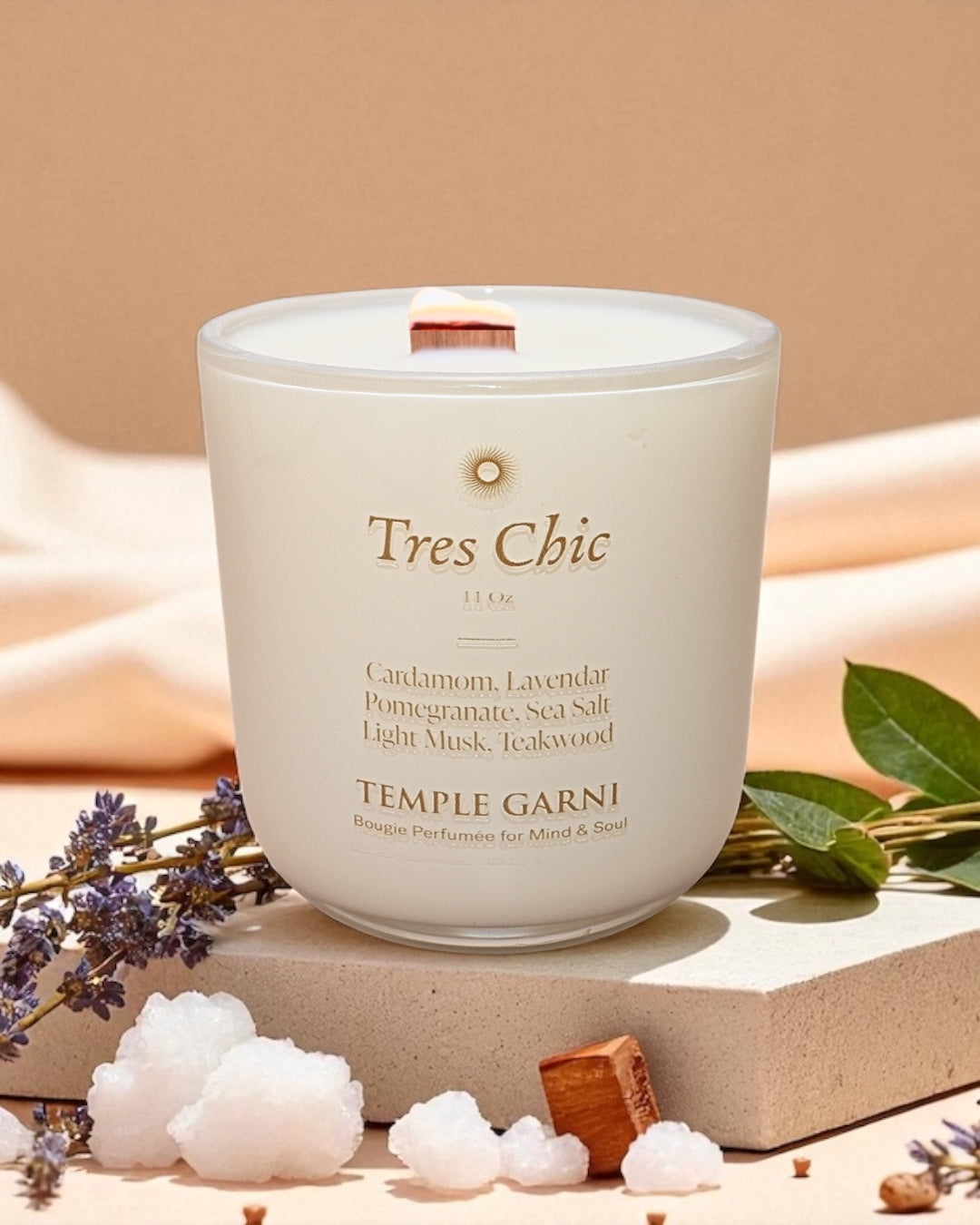 TRES CHIC CANDLE - A Scented Ritual for the Parisian Night